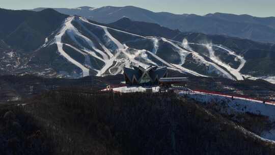 翠云山银河滑雪场山顶特写背景富龙滑雪场