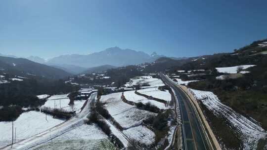 雪山大气航拍