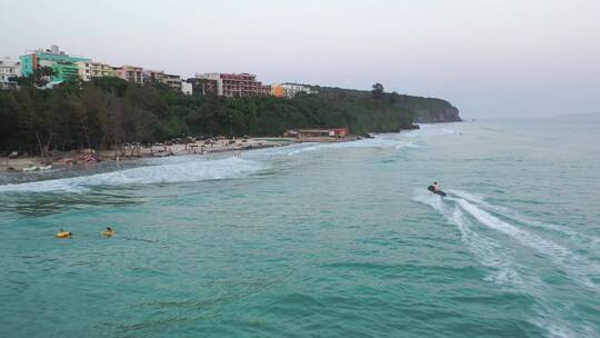 航拍广西北海涠洲岛海滨沙滩海岸线自然风光