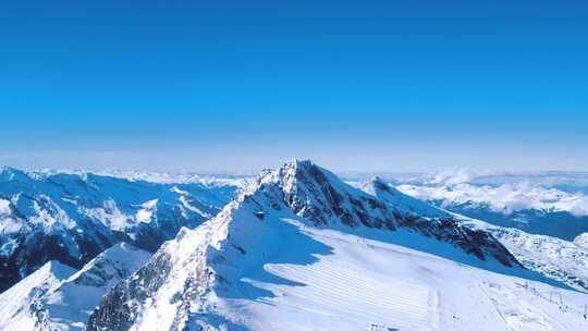 航拍雪山高原