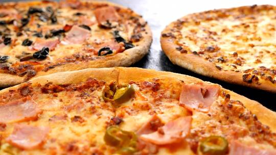 三种不同类型的披萨