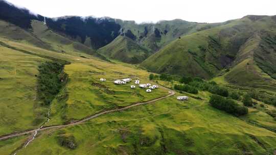 川西高原山间露营房