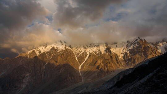 帕米尔高原的雪山,塔什库尔干,帕米尔高原