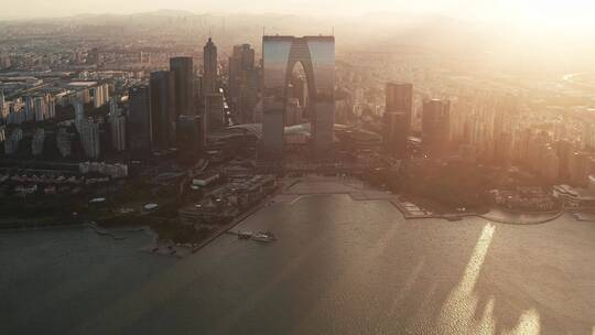 中国江苏苏州金鸡湖畔城市风景