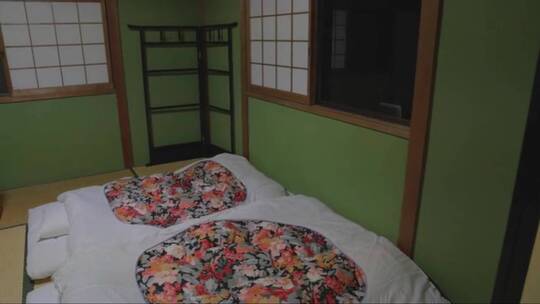 一套传统的日式卧室和榻榻米