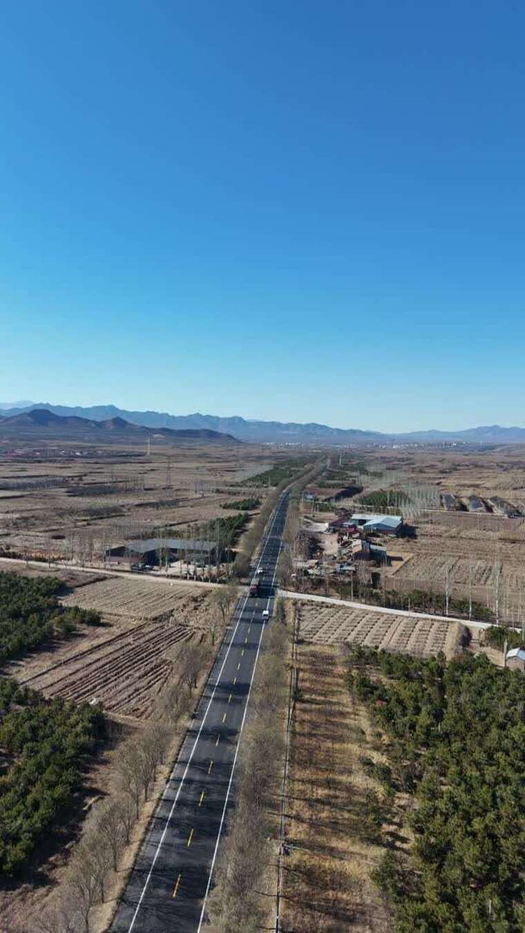 公路航拍乡村田野风光