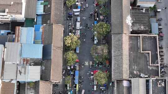 老城区鼓楼夜市美食街人流量上摇鼓楼车流