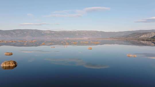 航拍自然高原湖泊视频素材模板下载