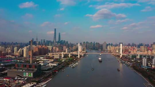 航拍上海的南浦大桥