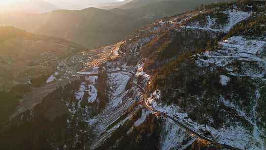 航拍云南香格里拉雪山公路