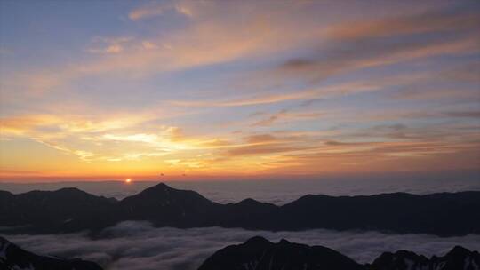 雪山山川云海日出