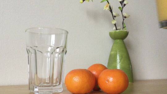 橙汁果汁蔬菜汁柠檬水液体水果饮品饮料特写