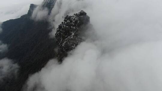 梵净山云海冬季老金顶雾凇雪景无人机航拍