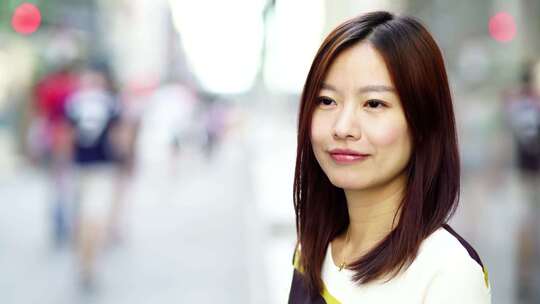 年轻迷人的亚洲女性的生活方式肖像