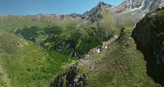 山谷，峡谷，山脉，多山的