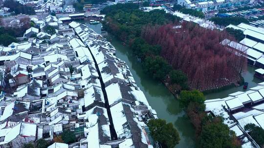 寂静的雪后古镇