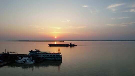 湖南省岳阳市洞庭湖日落夕阳航拍风光