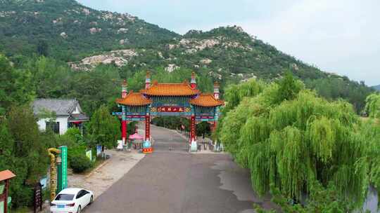 龙山胜境 龙山 山 牌坊 山脉 航拍龙山