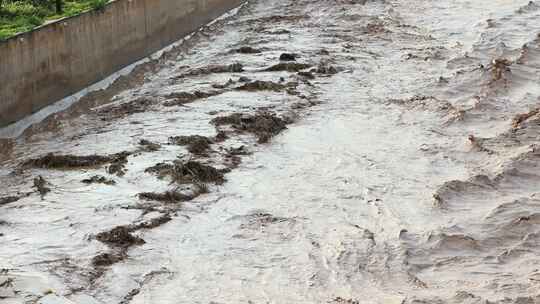 实拍暴雨后洪水 山洪  泥石流