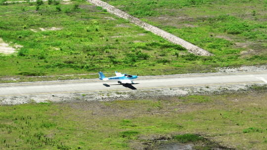 通用机场飞机起飞滑行跑道小飞机通用航空