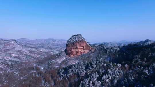 雪景天水麦积山石窟