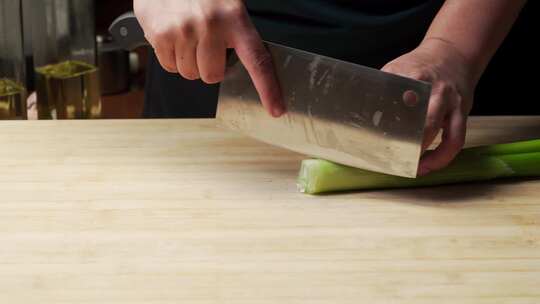 中国东北地方特色炖菜土豆炖豆角烹饪过程