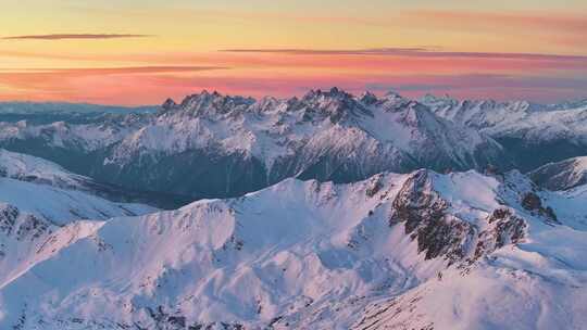 航拍雪山