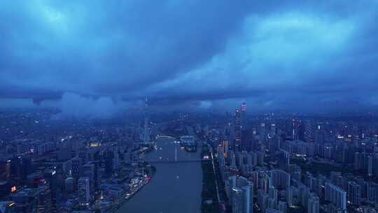 雨后云雾下的广州航拍