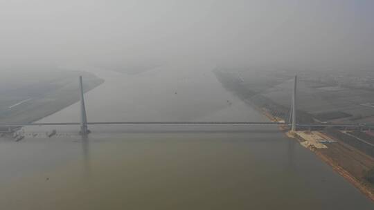 刚修建好的长江大桥航拍