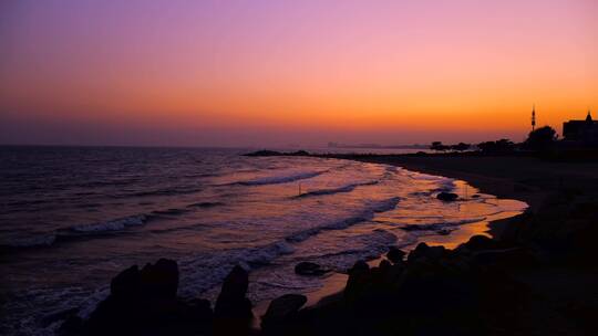 河北秦皇岛海滩海浪与黄昏夕阳晚霞风景