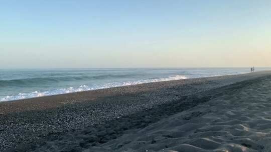 海岸沙滩海水浪花翻滚