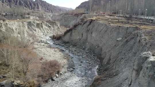 航拍新疆南疆帕米尔高原大气苍凉公路景色视频素材模板下载