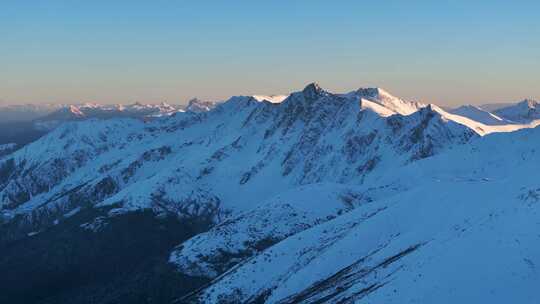 航拍雪山