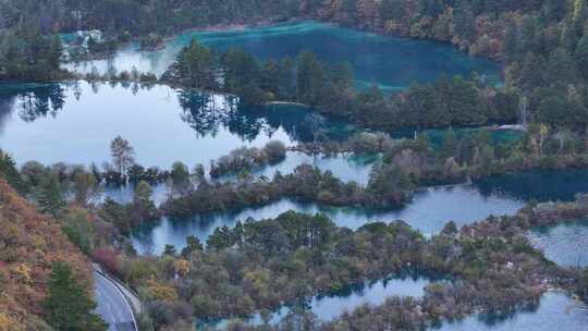 四川九寨沟彩林秋景和蓝色海子