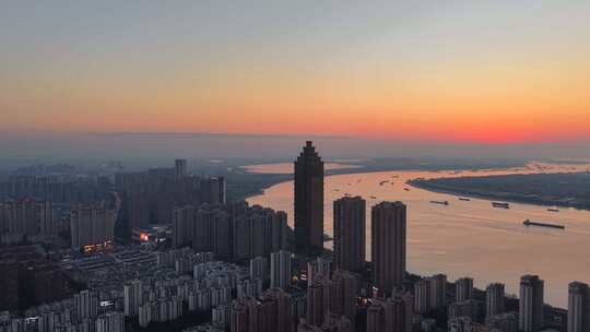 芜湖城市黄昏时分的江景与高楼全景