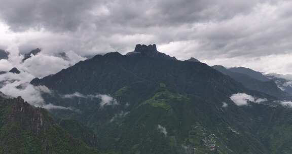 怒江峡谷高黎贡山航拍