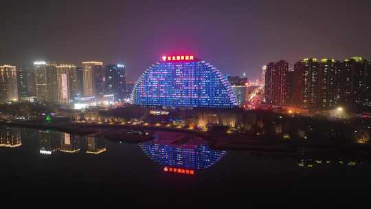 夜晚亮灯的东北国际医院全景