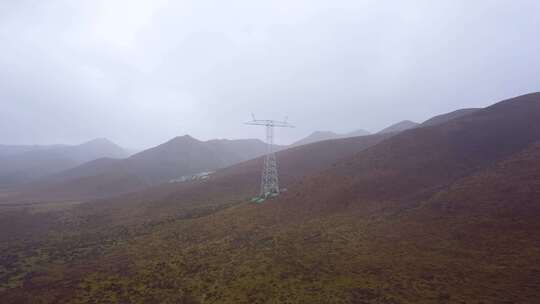 4K青藏高原特高压电力建设立塔施工12