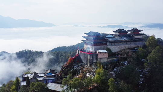 云海上的腾冲云峰山