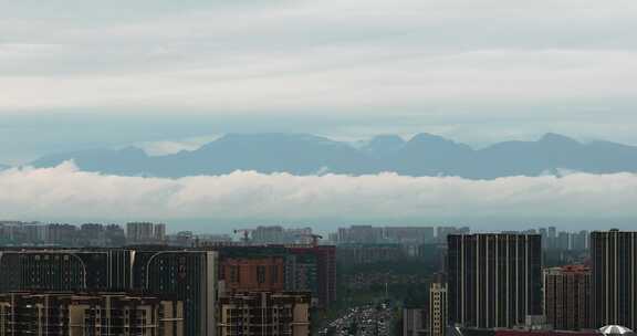 雪山下的城市云雾山峰建筑