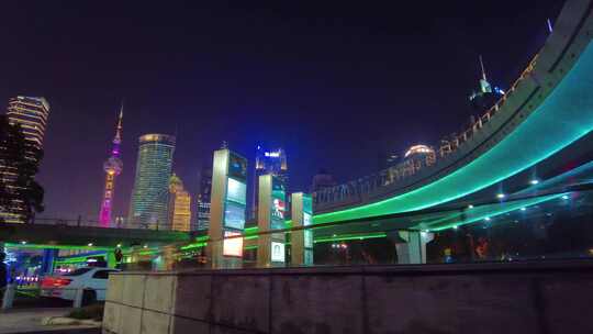 夜晚仰望陆家嘴三件套高楼大厦夜景城市风景