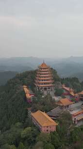 竖版航拍四川遂宁灵泉寺风景区