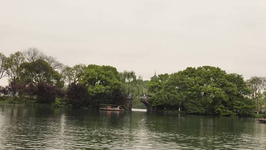 杭州西湖游玩，游船