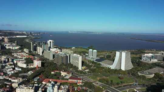 巴西阿雷格里港。巴西城市天际线地标。市中心的建筑