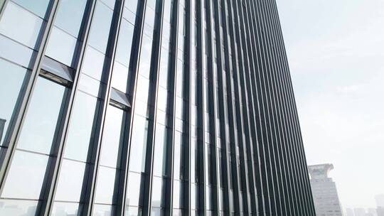 航拍杭州滨江玻璃幕墙现代办公大楼
