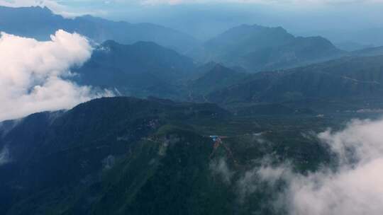 清晨云海日出云层山顶山林山峰云雾缭绕风景