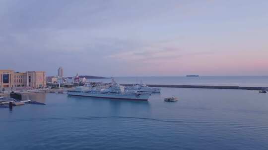 4K航拍青岛夕阳海港海景