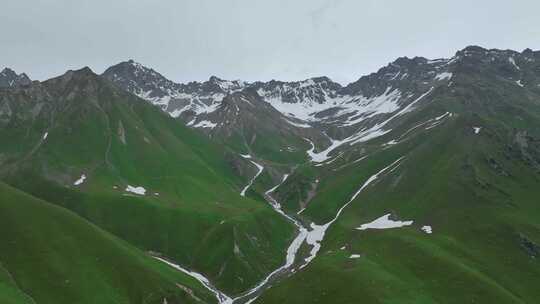 孟克特古道 新疆 雪山草原 旅行自驾