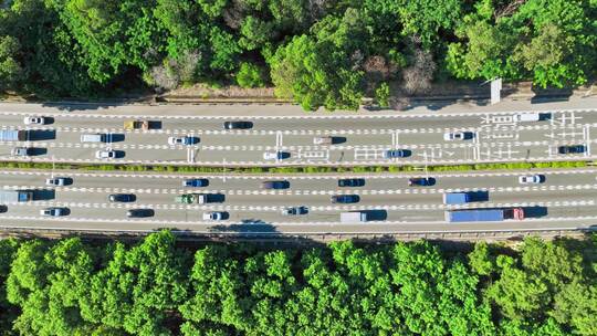 航拍城市高速公路车流