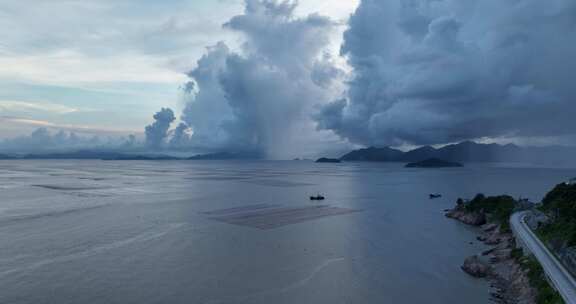 沿海傍晚云幡雨